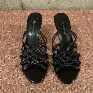 ANNE KLEIN BLACK AKANIA STRAPPY OPEN TOE HEELS - SIZE 6